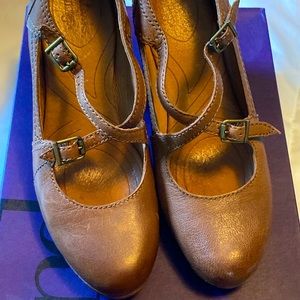 Clarks Flyrt Rouge taupe pumps, size 7.5, 3.5 inch heel.